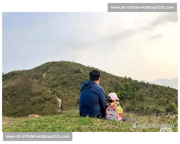 尔冬升女友晒 9 岁女儿近照：萌娃从容应对粉丝，“片场暴君” 变身慈父