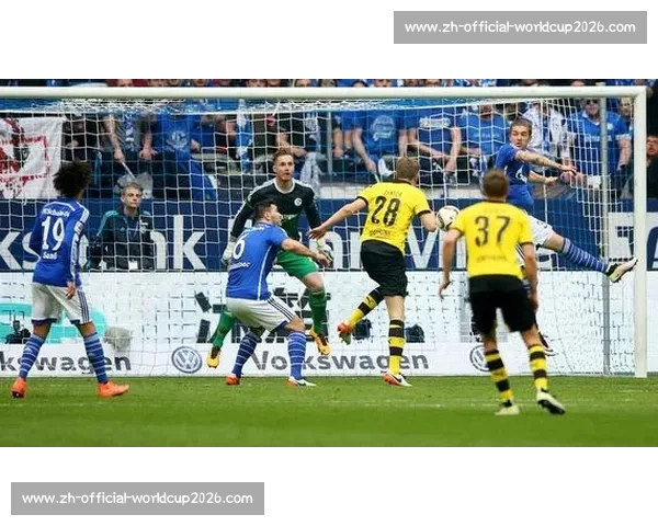 拜仁多特竞逐巴萨天才中场达维奇，红蓝军坚持回购条款